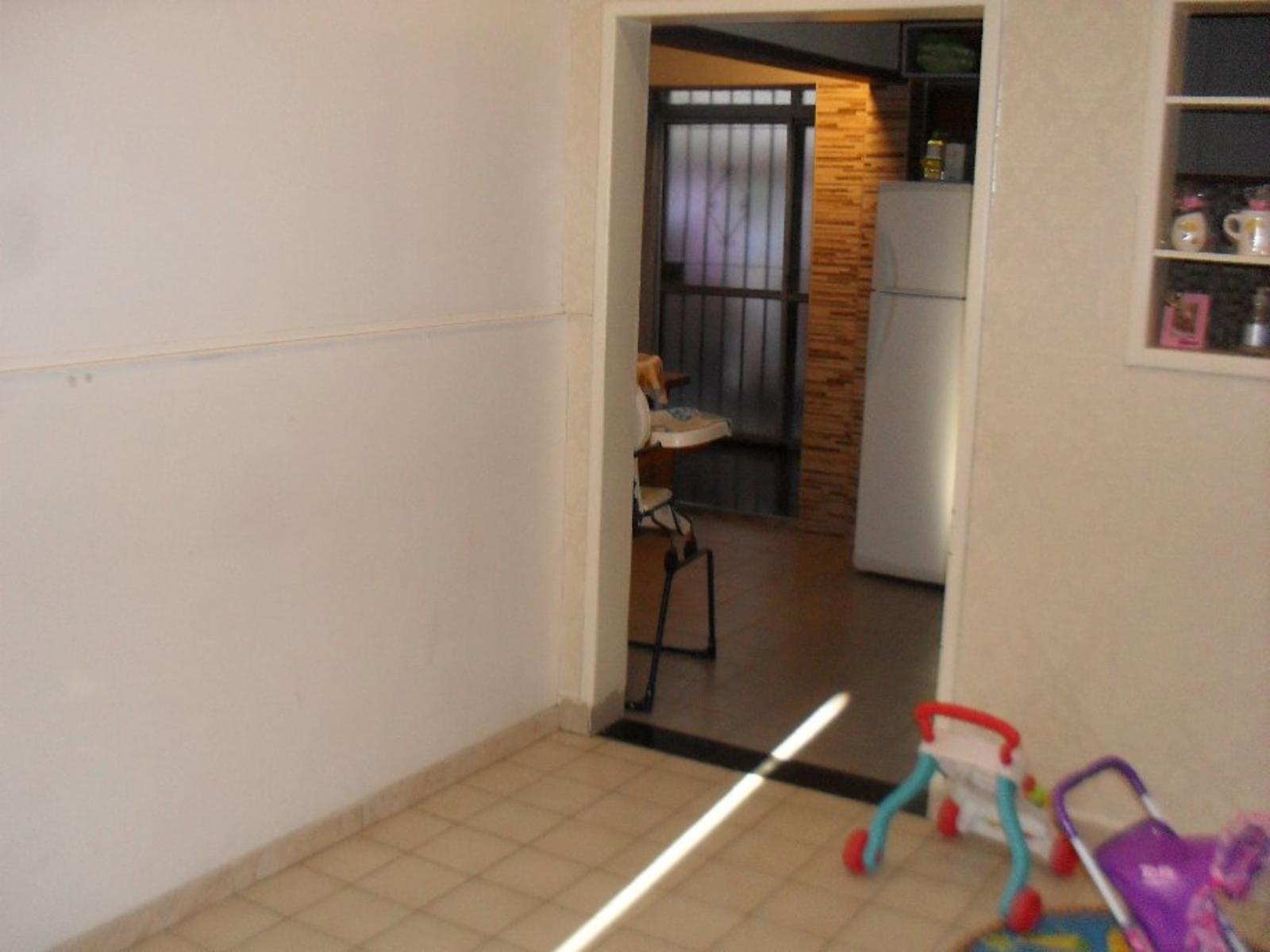 OPORTUNIDAD, DEPARTAMENTO TIPO CASA AL FRENTE 2 AMBIENTES CON PATIO Y ESPACIO GUARDA COCHE — foto 4