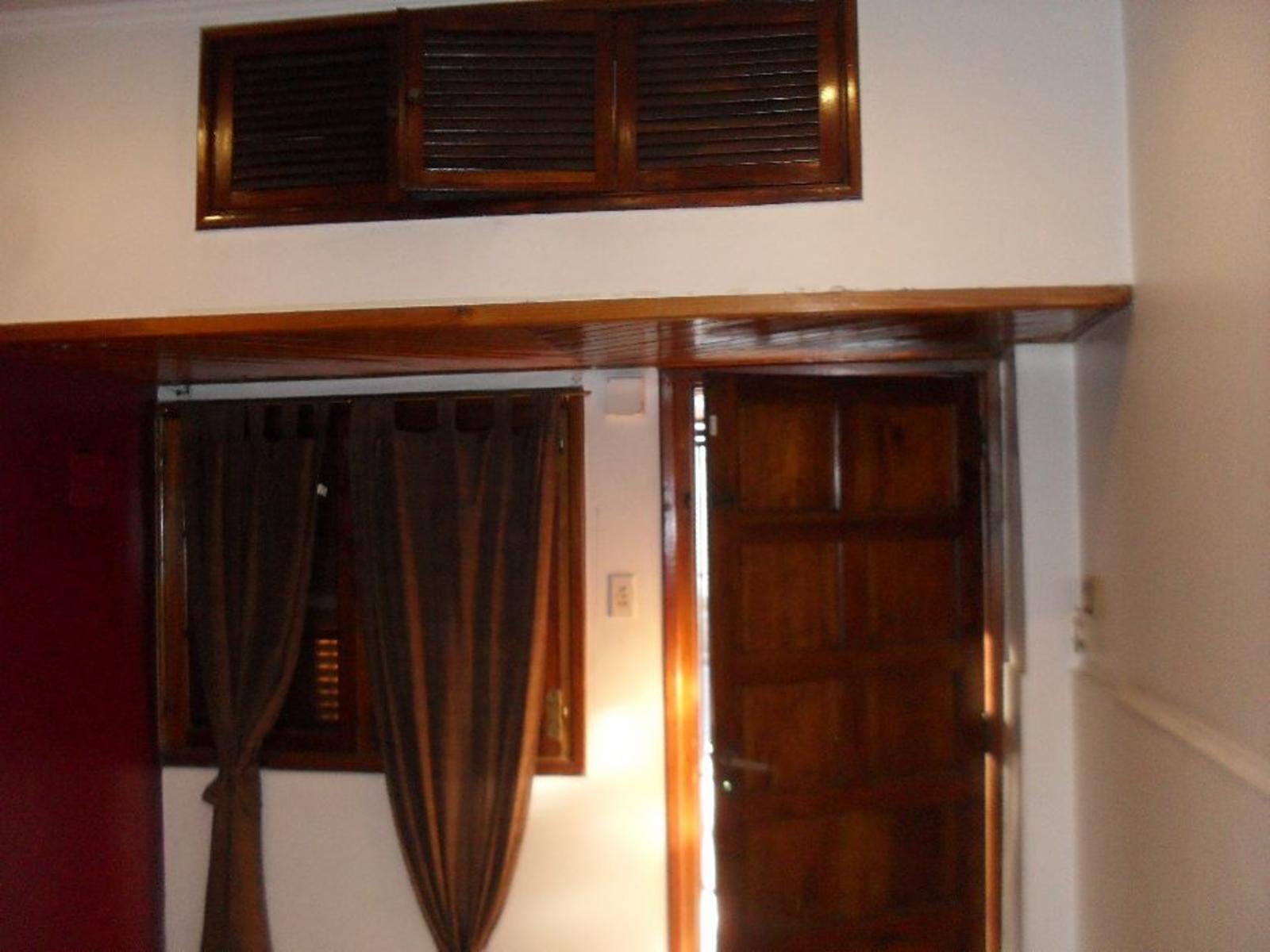 OPORTUNIDAD, DEPARTAMENTO TIPO CASA AL FRENTE 2 AMBIENTES CON PATIO Y ESPACIO GUARDA COCHE — foto 5