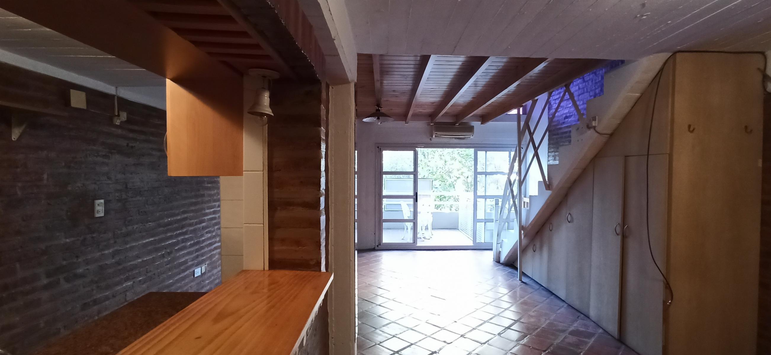 RETASADO: DPTO 3 AMBIENTES EN DUPLEX EN PLENO LANUSITA. Gobernador al 100. Con RENTA