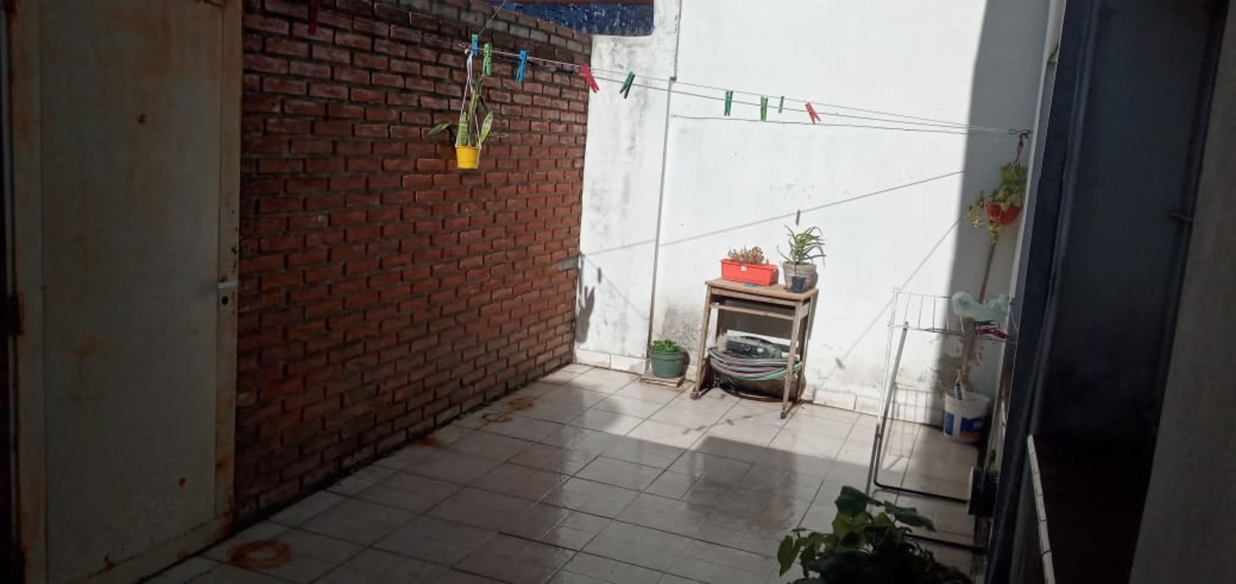 SUPER OPORTUNIDAD VENTA P.H. AL FRENTE 3 AMB. CON COCHERA Y PATIO. MUY BUENA UBICACION. LANUS O. — foto 2