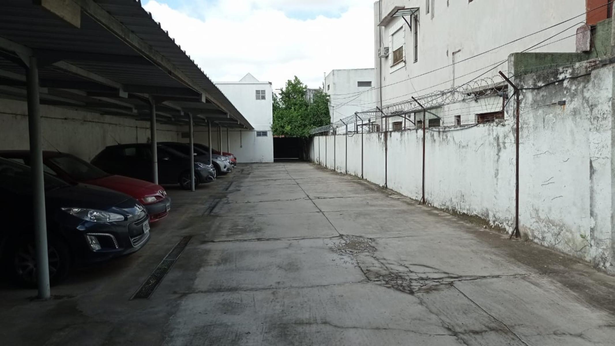 Dos Locales + 18 Cocheras, Ideal Inversor O Construccion Edificio Lote 440m2 — foto 3