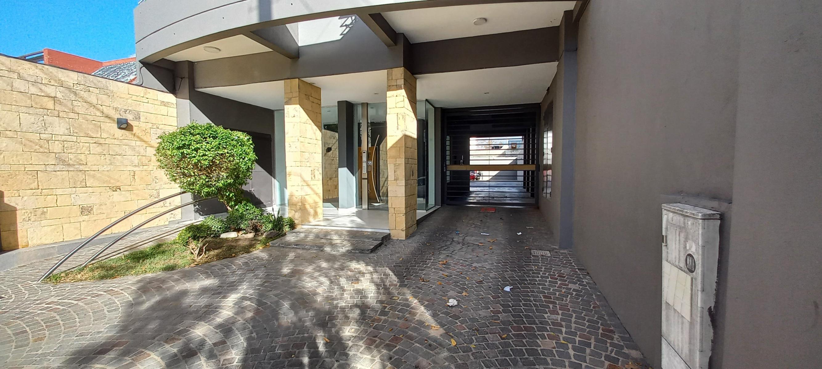 3 AMB. EN VENTA C/COCHERA Y BAULERA DOBLE EN LANUS CTRO. 2 BAÑOS.BALCON AL FTE. APTO CREDITO. — foto 2