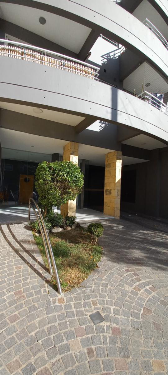 3 AMB. EN VENTA C/COCHERA Y BAULERA DOBLE EN LANUS CTRO. 2 BAÑOS.BALCON AL FTE. APTO CREDITO. — foto 3