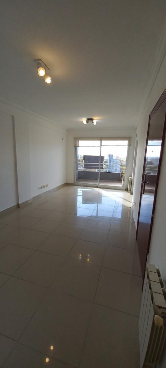 3 AMB. EN VENTA C/COCHERA Y BAULERA DOBLE EN LANUS CTRO. 2 BAÑOS.BALCON AL FTE. APTO CREDITO. — foto 5