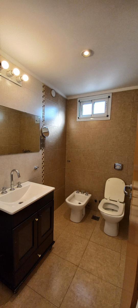 3 AMB. EN VENTA C/COCHERA Y BAULERA DOBLE EN LANUS CTRO. 2 BAÑOS.BALCON AL FTE. APTO CREDITO. — foto 7