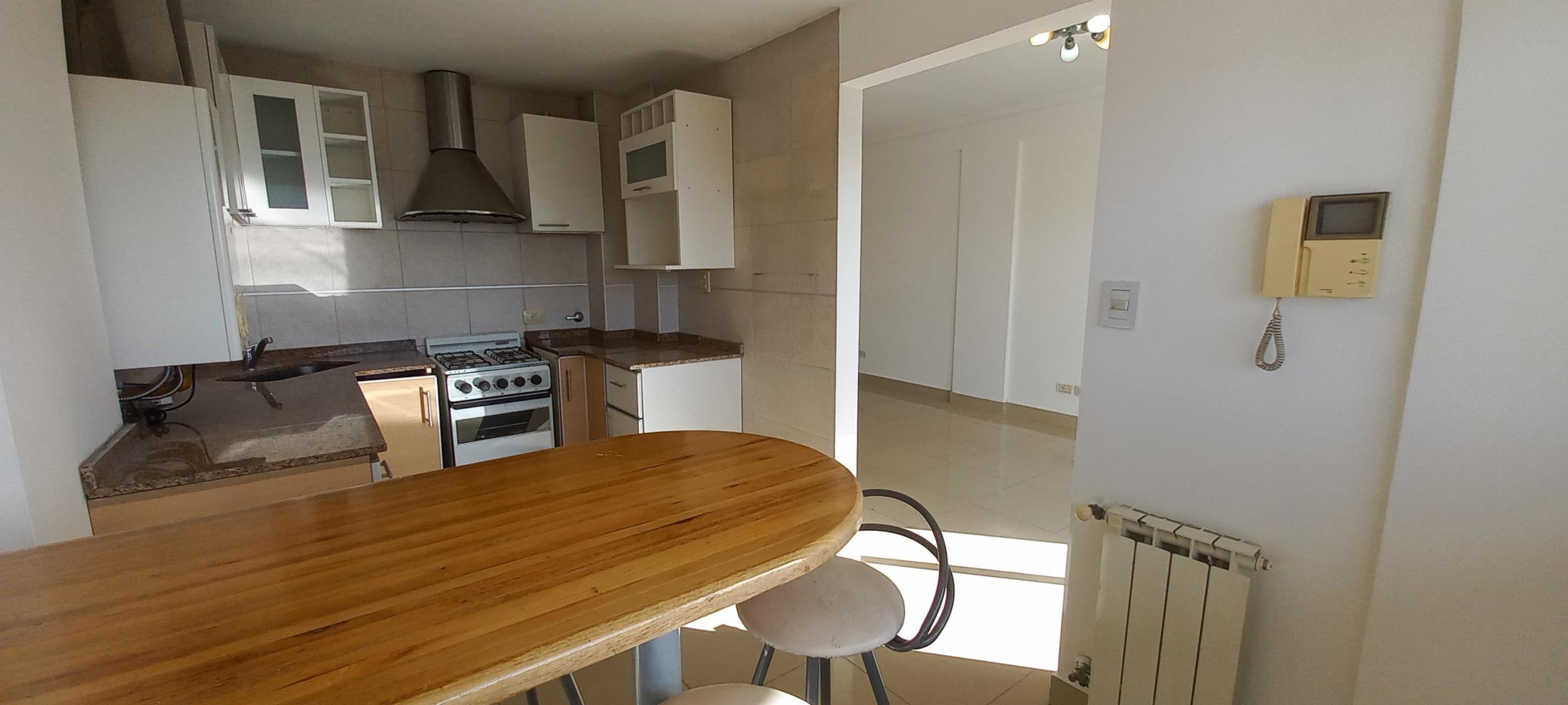 3 AMB. EN VENTA C/COCHERA Y BAULERA DOBLE EN LANUS CTRO. 2 BAÑOS.BALCON AL FTE. APTO CREDITO. — foto 9