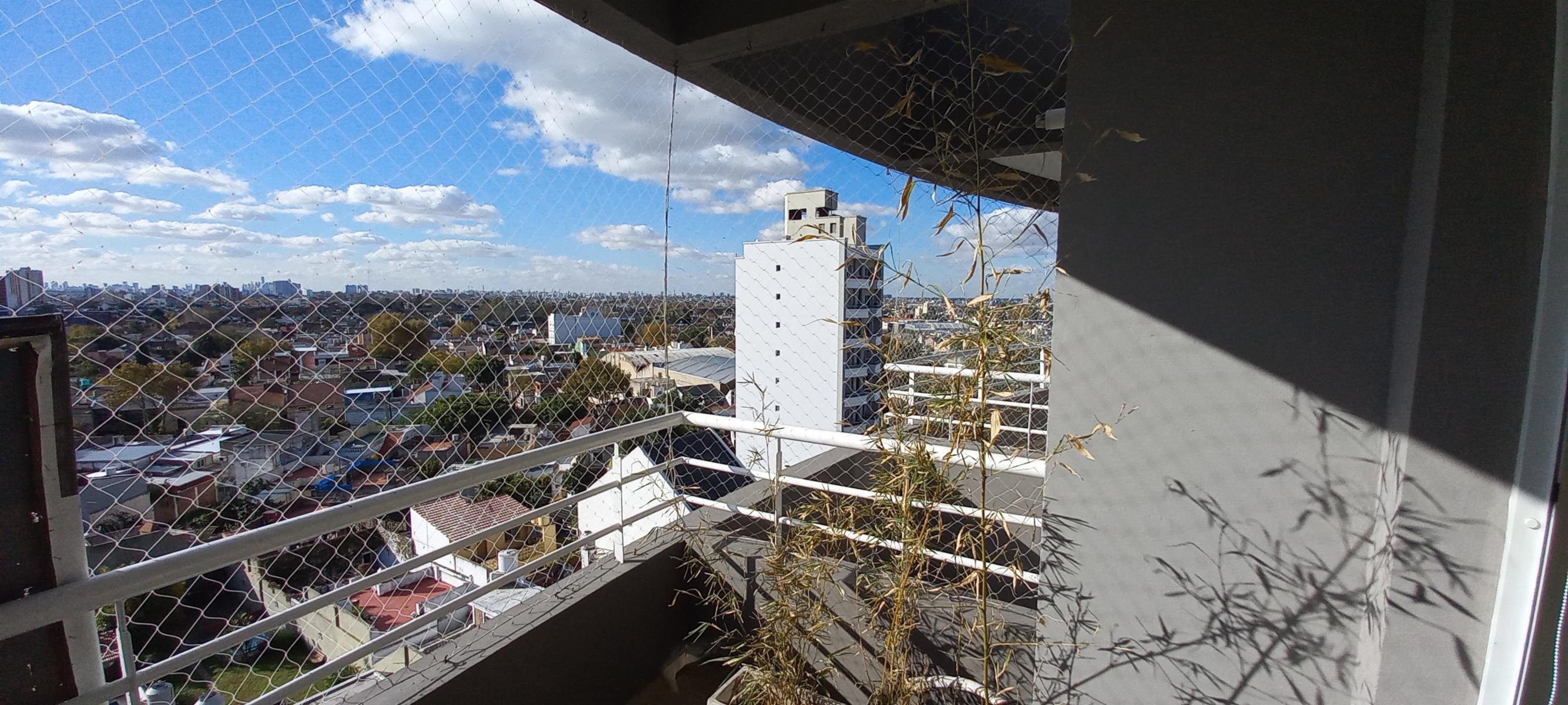 3 AMB. EN VENTA C/COCHERA Y BAULERA DOBLE EN LANUS CTRO. 2 BAÑOS.BALCON AL FTE. APTO CREDITO. — foto 12