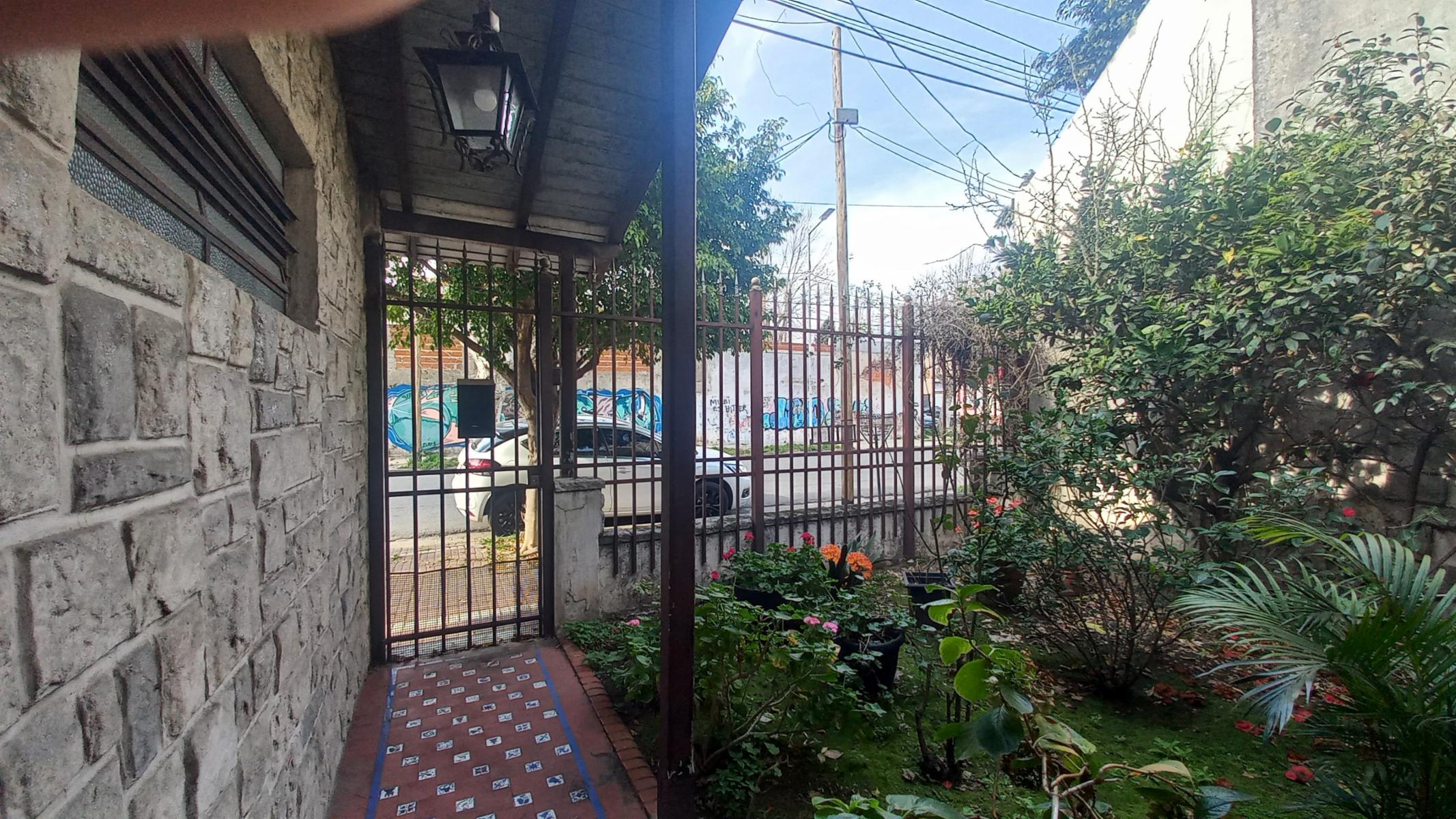 Casa Sobre Lote Propio, a 2 Cdras de Yrigoyen y Una de Av Galicia — foto 2