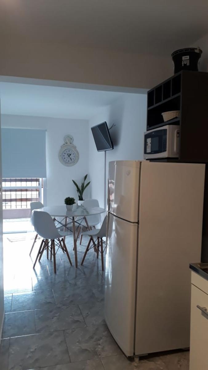 2 AMB. CON COCHERA A MTS. DEL MAR. BALCON CON PARRILLA. ENVENTA.EQUIPADOPARA 4 PERSONAS. — foto 3