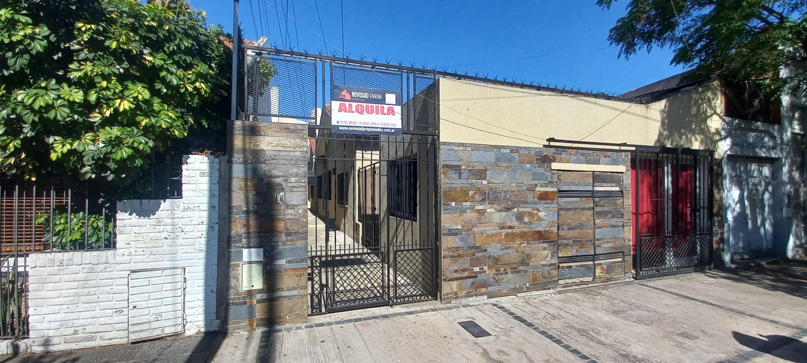 ALQUILER P.H. 2 AMBIENTES CON PATIO, LANUS O. - 1