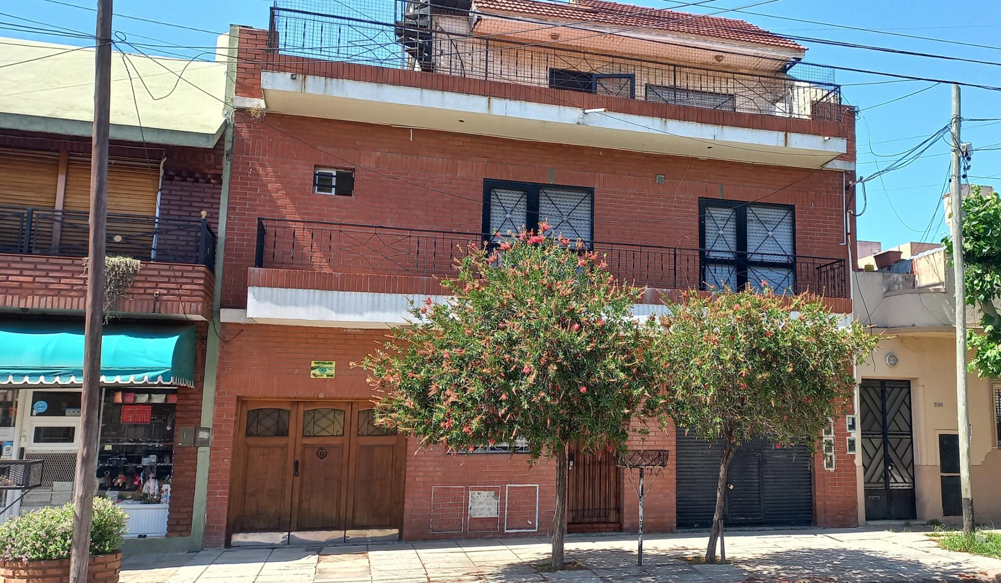 VENTA CASA+ LOCAL+2 DPTOS IDEAL INVERSOR. LANUS