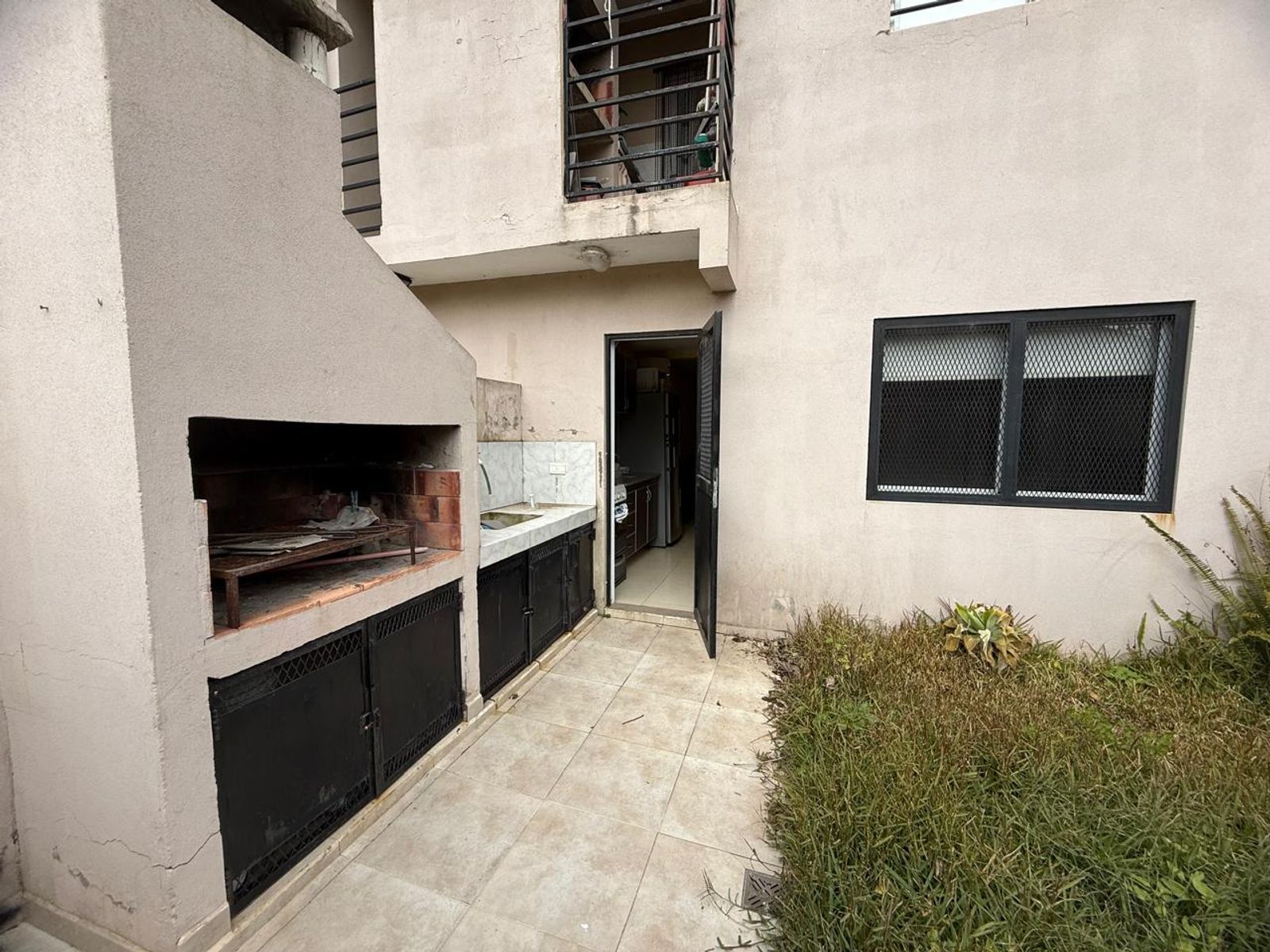 AMOBLADO: Dpto. 3 amb. con cochera en VENTA. COSTA AZUL. a 4 cuadras del mar — foto 4