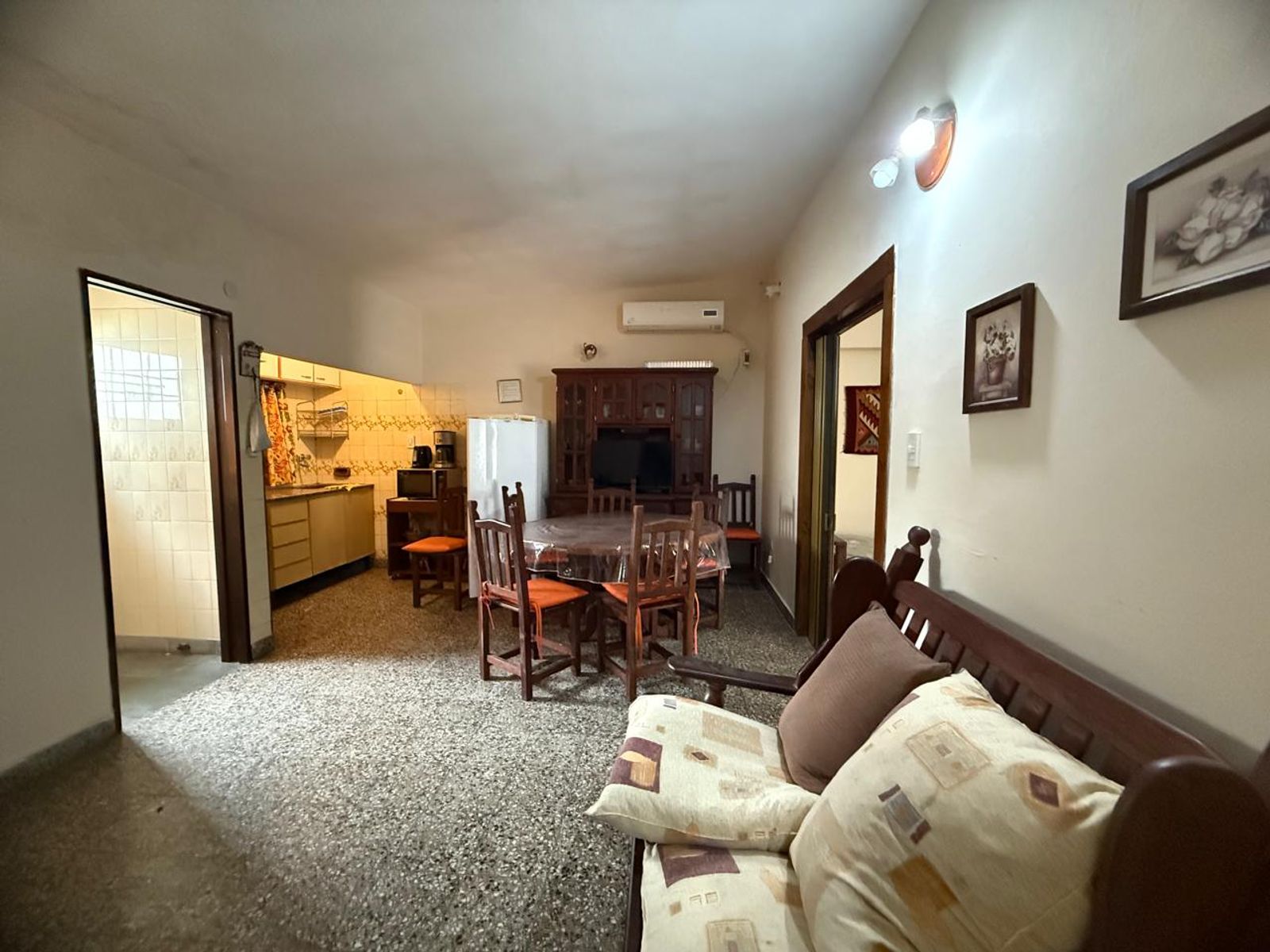 CASA S/LOTE 10x30 de 3 amb. con cochera pasante y parque en LA LUCILA.LA COSTA. EN VENTA — foto 7
