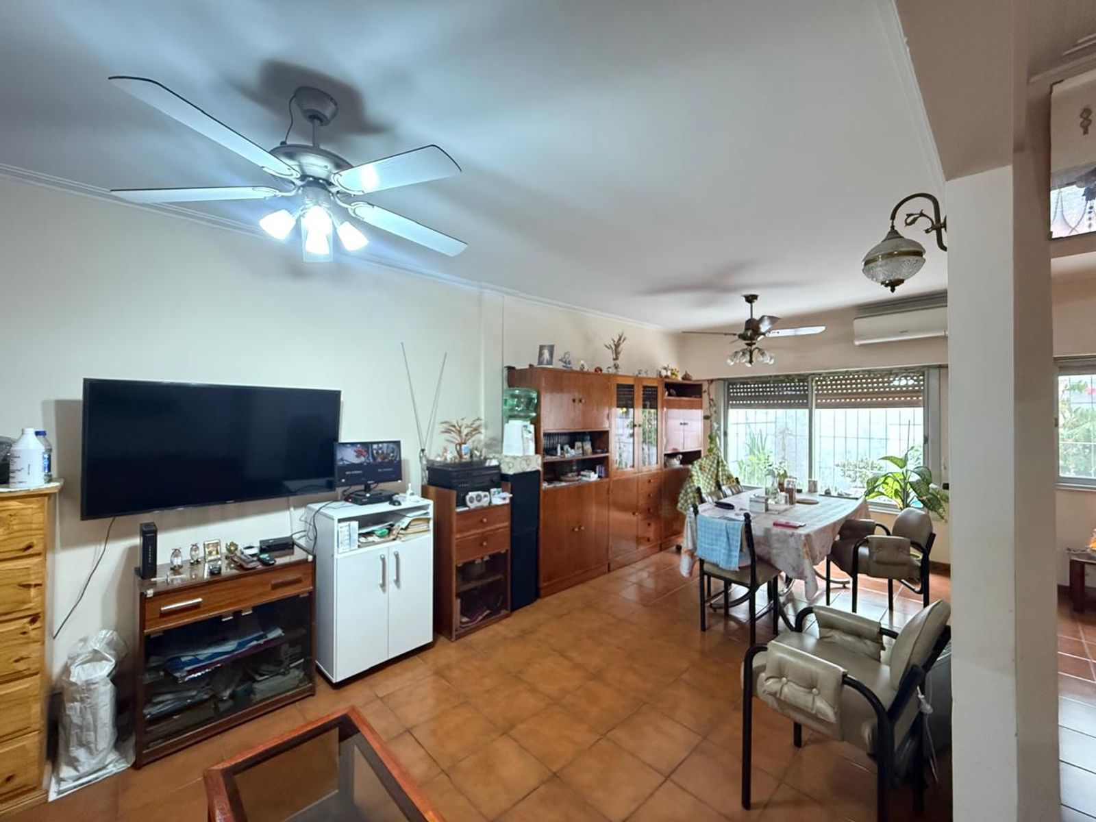 CASA 4 AMB. A LA VENTA EN LANUS CENTRO. IDEAL USO PROFSIONAL