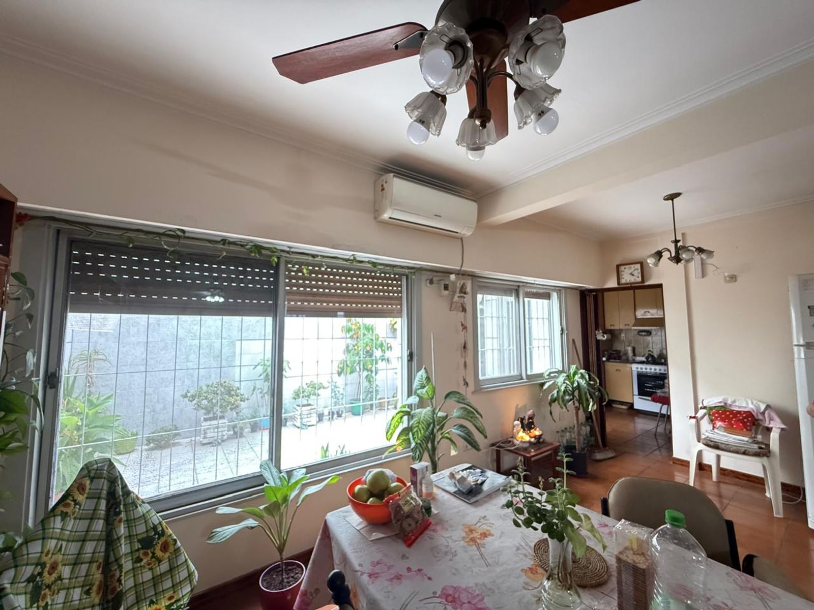 CASA 4 AMB. A LA VENTA EN LANUS CENTRO. IDEAL USO PROFSIONAL — foto 2