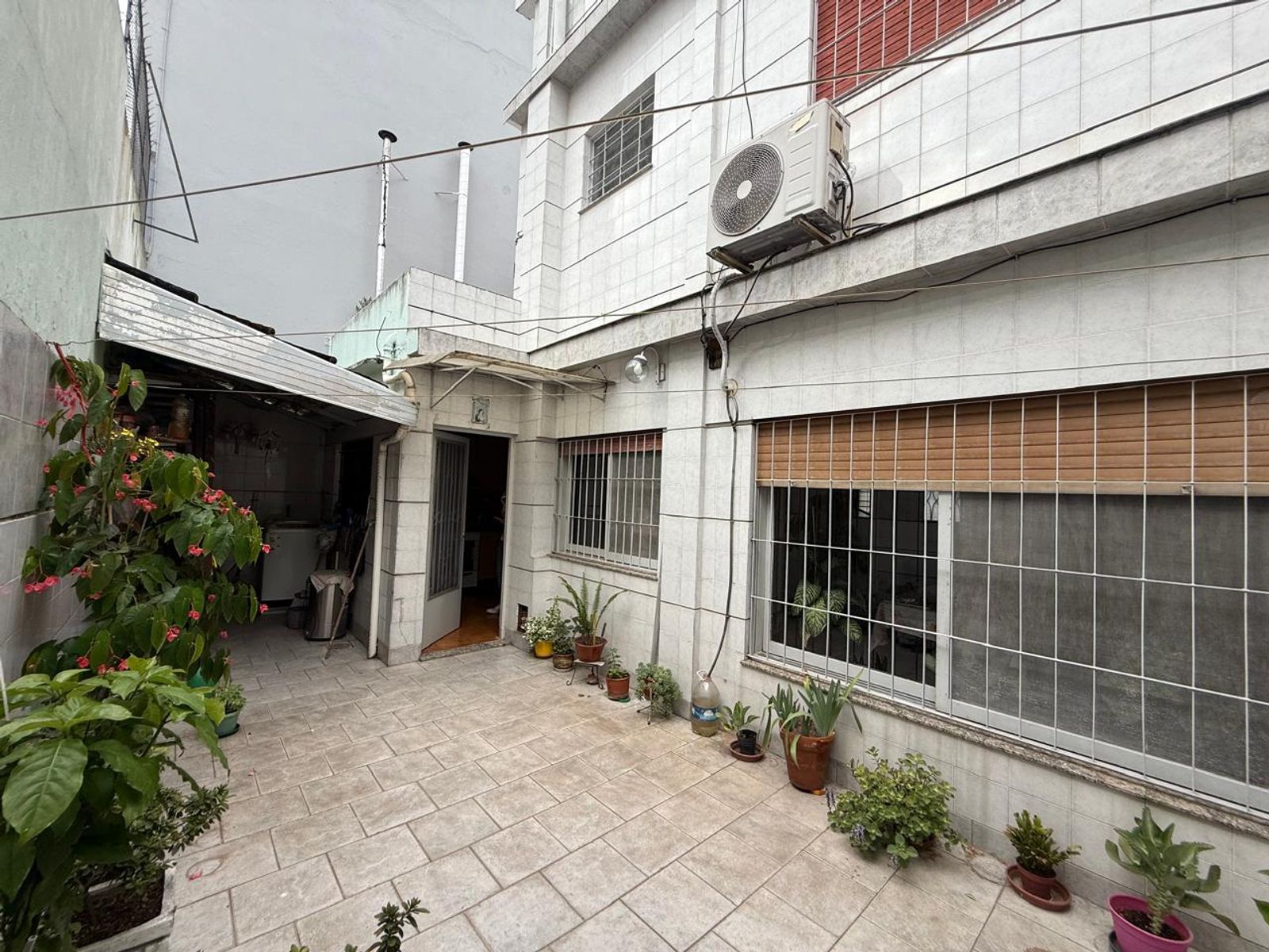 CASA 4 AMB. A LA VENTA EN LANUS CENTRO. IDEAL USO PROFSIONAL — foto 13