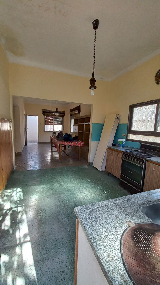 VENTA EN BLOCK DOS LOCALES MAS VIVIENDA. LANUS ESTE - 15