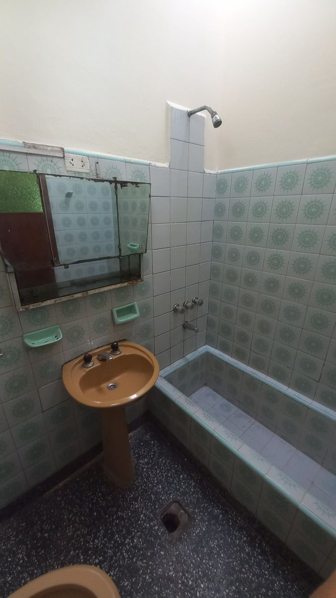 VENTA EN BLOCK DOS LOCALES MAS VIVIENDA. LANUS ESTE - 17