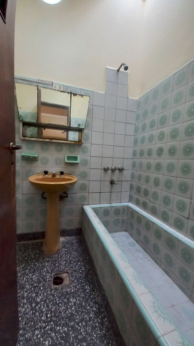 VENTA EN BLOCK DOS LOCALES MAS VIVIENDA. LANUS ESTE - 18