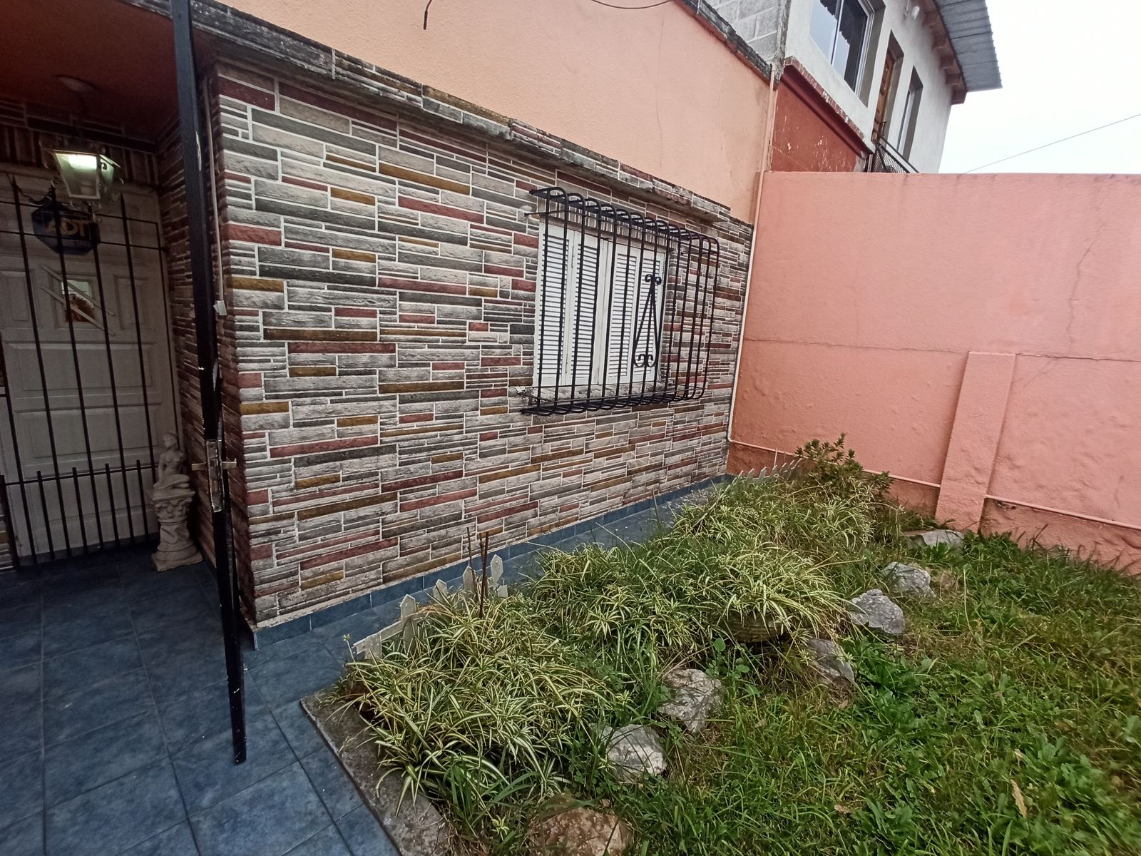 ALQUILER CASA TIPO P.H. AL FRENTE - 1