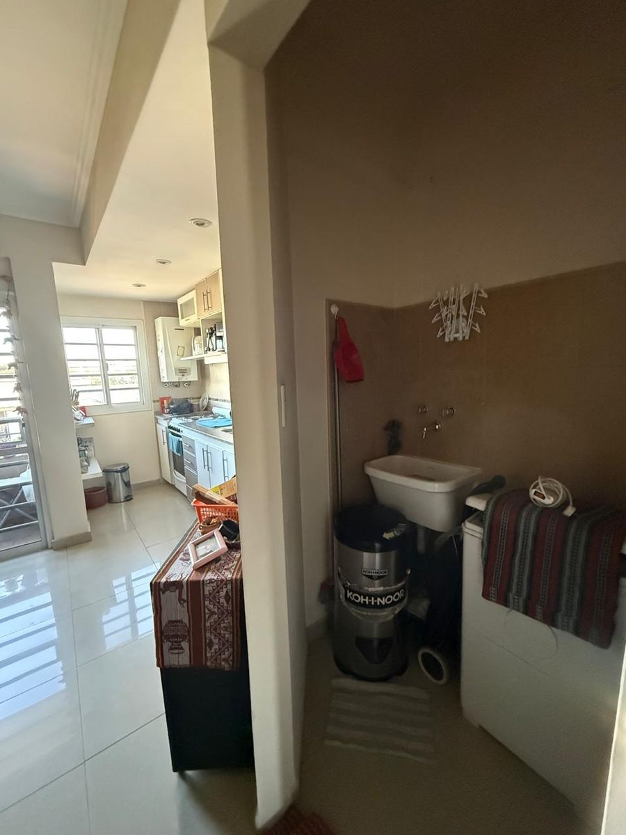 2 AMB. C/COCH. APTO CREDITO. EN VENTA EN LANUS O. - 4