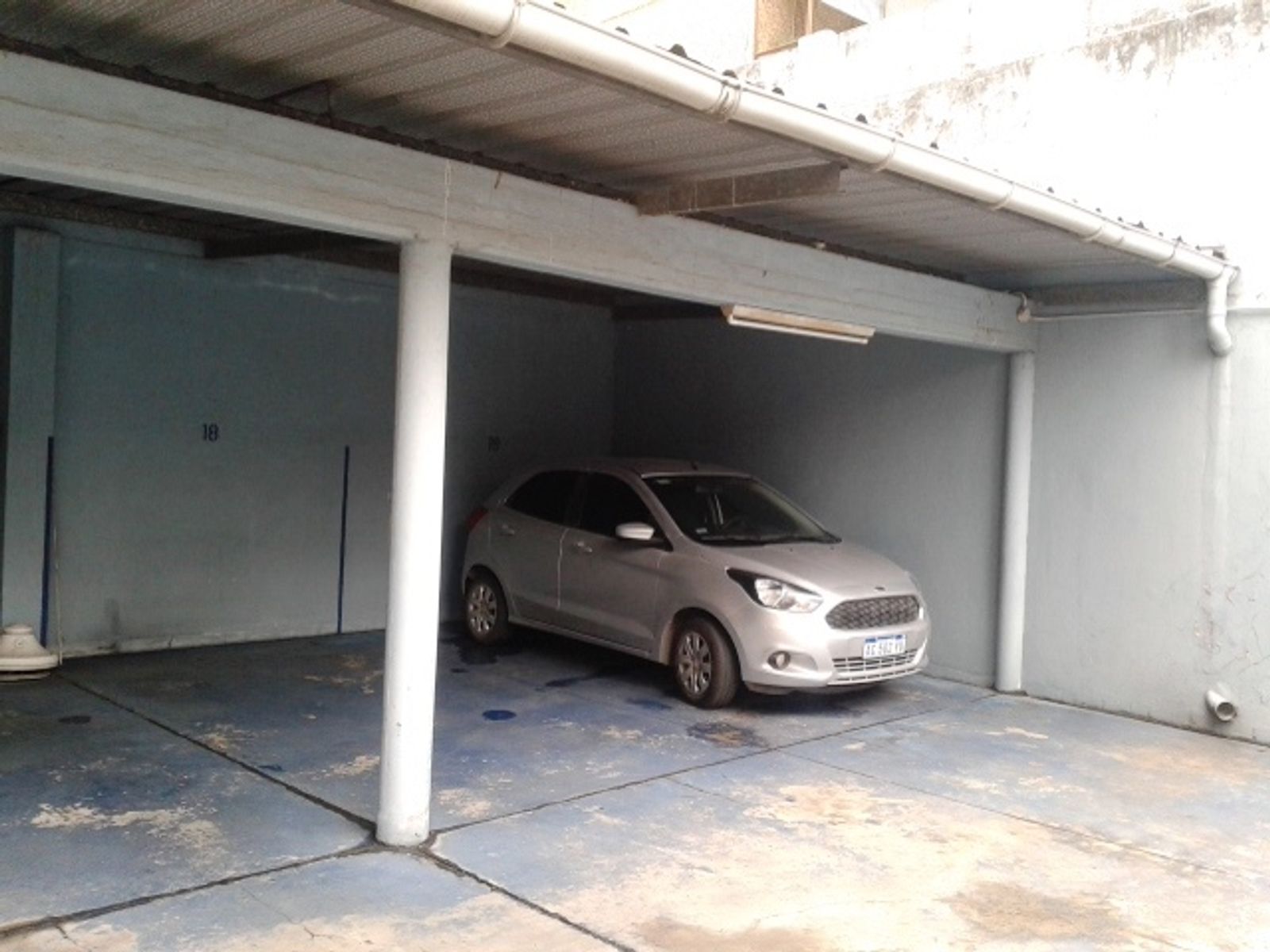 COCHERA CUBIERTA EN VENTA. LANUSITA. LANUS O. - 1