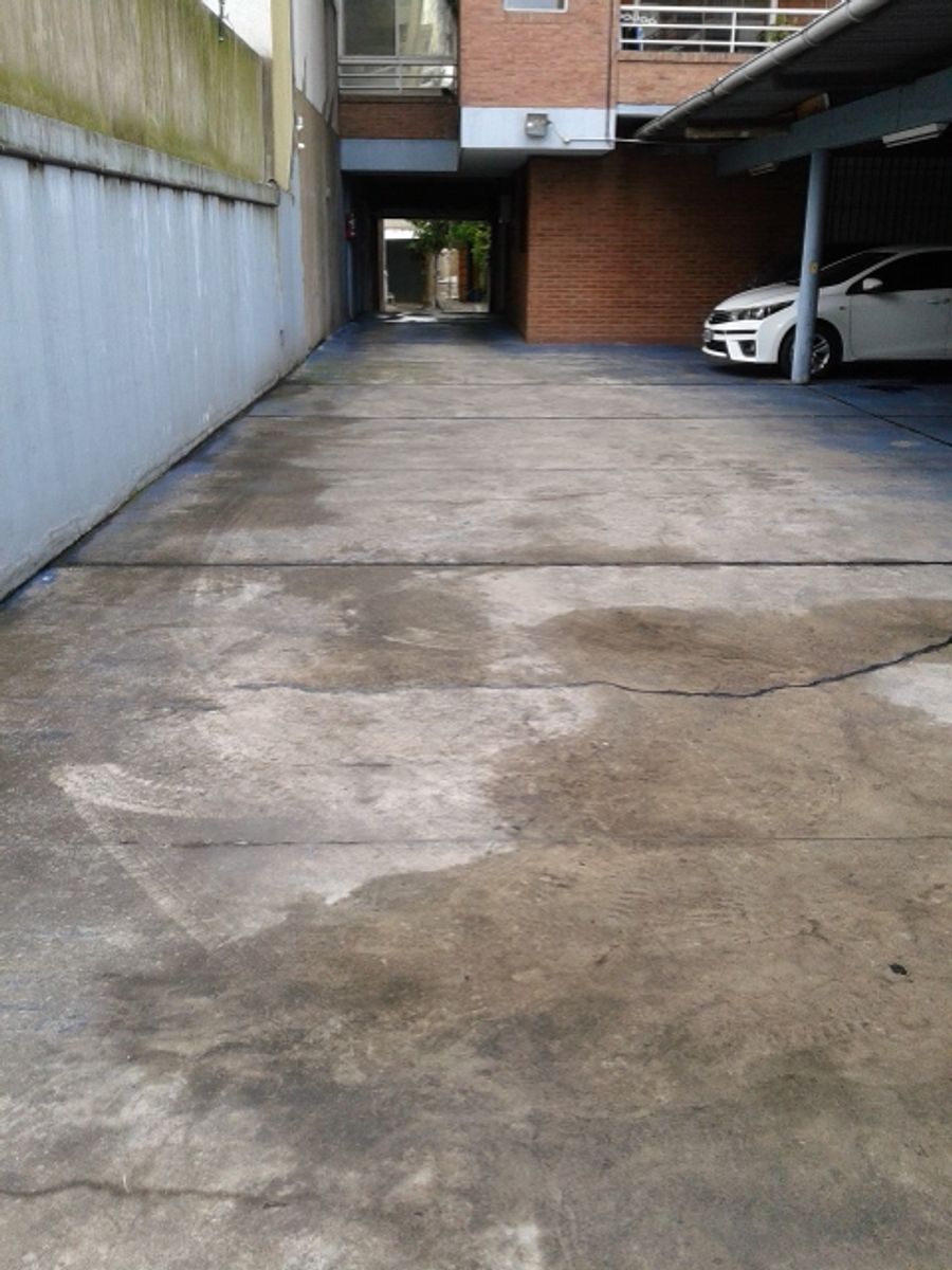 COCHERA CUBIERTA EN VENTA. LANUSITA. LANUS O. - 2