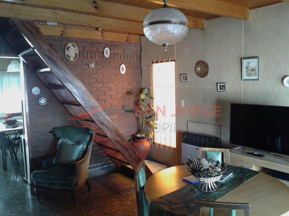 Propiedad horizontal compuesta: Casa en 2 plantas, Departamento y departamento a construir. — foto 2