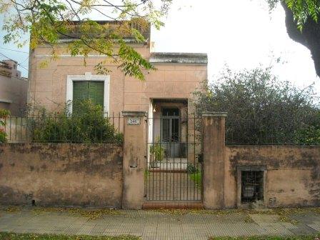 CASA EN LOTE DE 8.66 X 50 CON DOS DORMITORIOS A REFACCIONAR Y OTRO LOTE LIBRE DE 8.66 X 50 OPORTUNIDAD