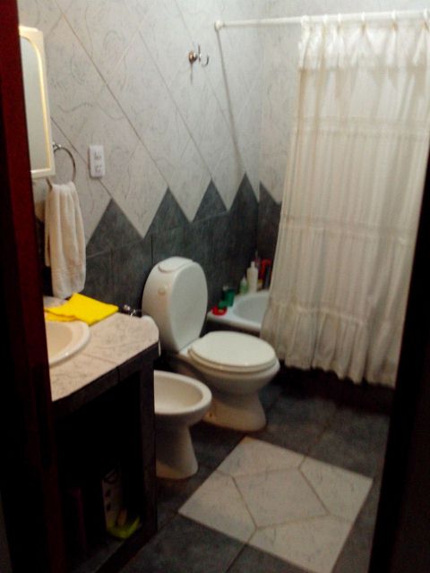 CASA CON DOS DORMITORIOS, BAÑO, LIVING-COMEDOR AMPLIO, COCINA, PATIO, PARRILLA, JARDIN, ENTRADA DE TRES AUTOS, TERRAZA MAS DEPOSITO — foto 6