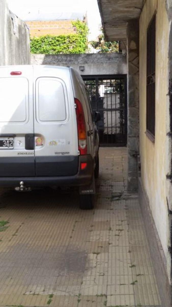 CASA DE 3 AMBIENTES CON DEPTO AL FDO — foto 2