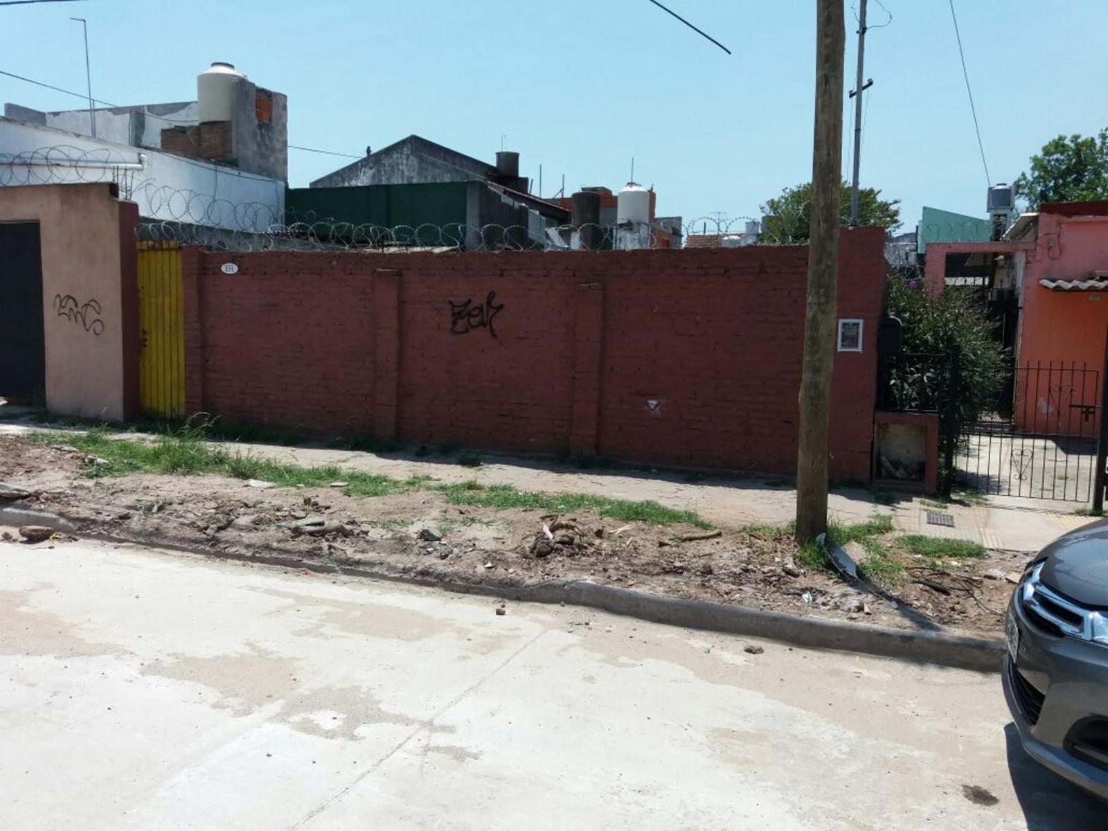 LOTE SOBRE AVENIDA SARRATEA