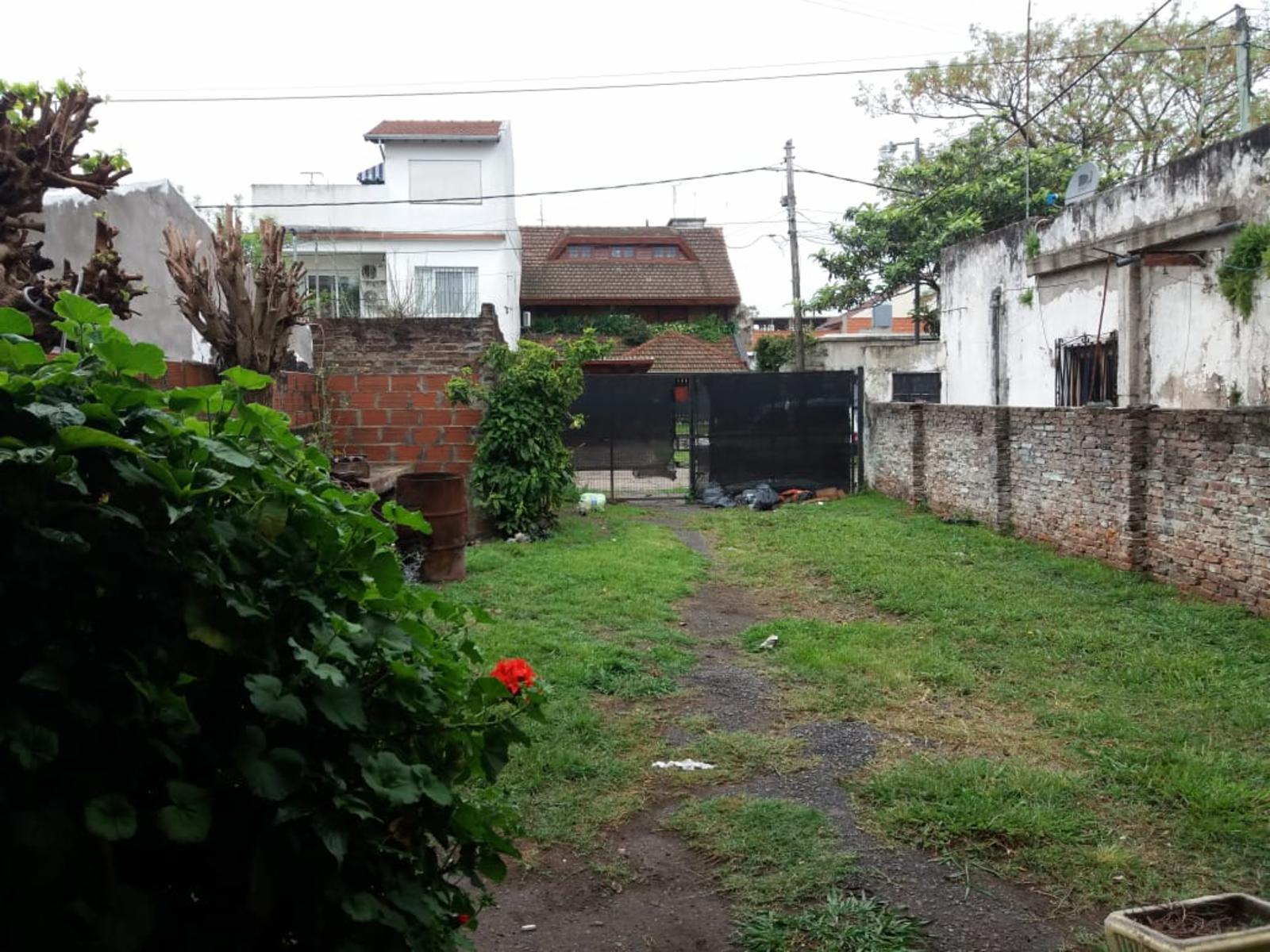 CASA DE DOS PLANTAS EN JOSE LEON SUAREZ. ESCUCHO OFERTAS — foto 4