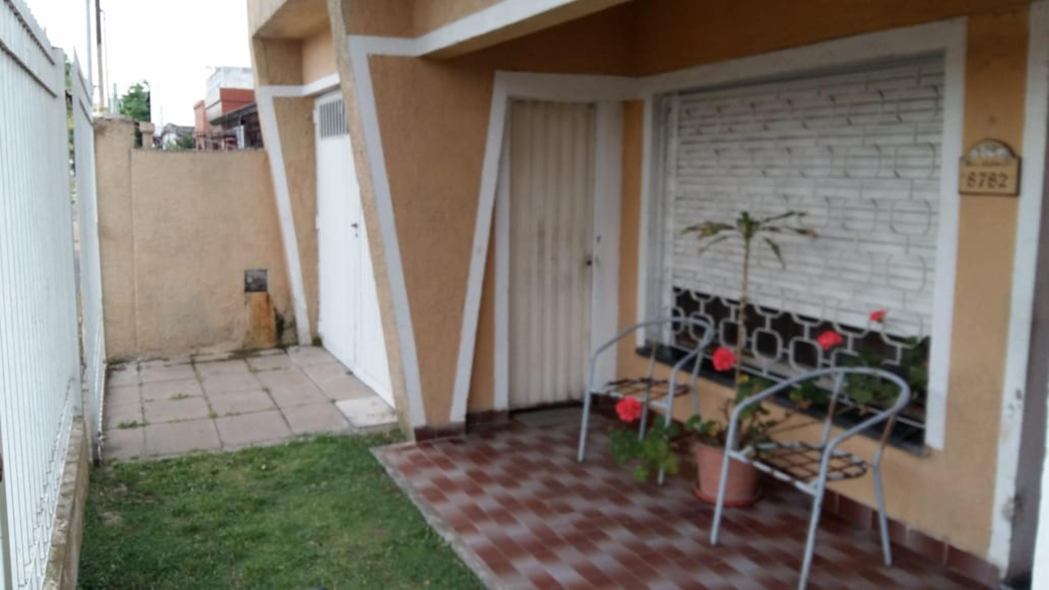 CASA CON DOS DORMITORIOS, COCINA, COMEDOR, BAÑO, PATIO, DEPOSITO,TERRAZA Y COCHERA — foto 10