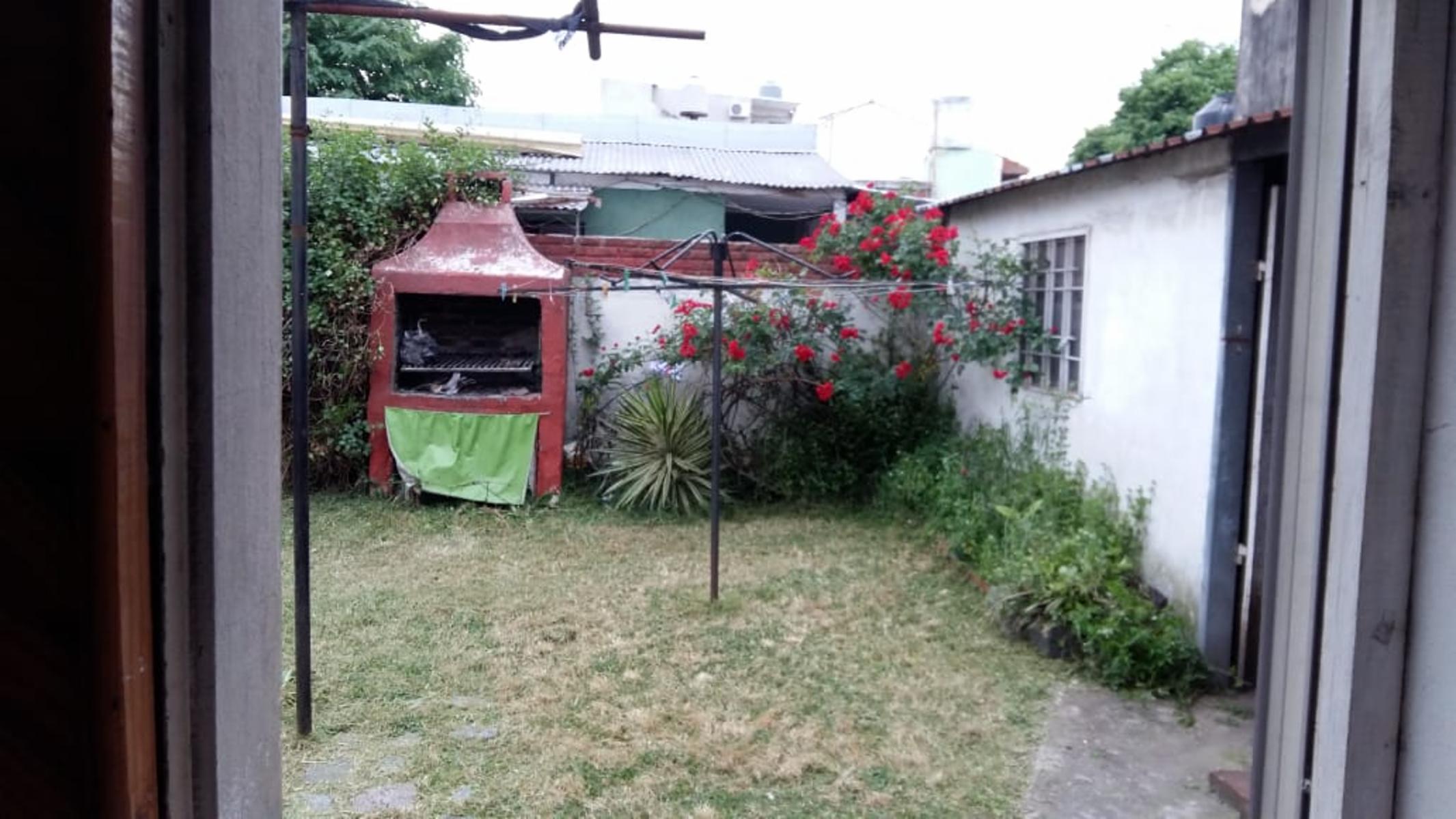 CASA CON DOS DORMITORIOS, COCINA, COMEDOR, BAÑO, PATIO, DEPOSITO,TERRAZA Y COCHERA — foto 13