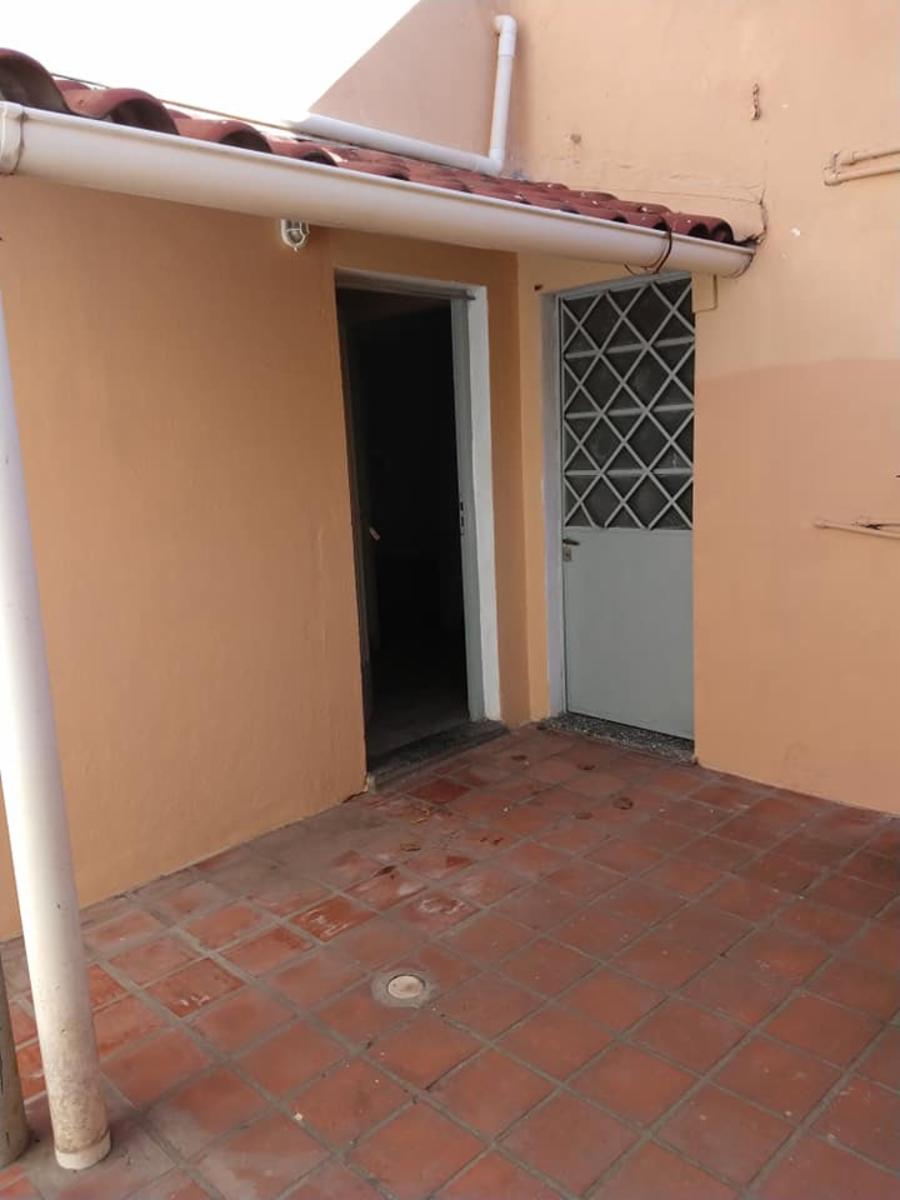 ALQUILER DISPONIBLE DE DEPTO AL FRENTE SOBRE AVENIDA SARRATEA — foto 3