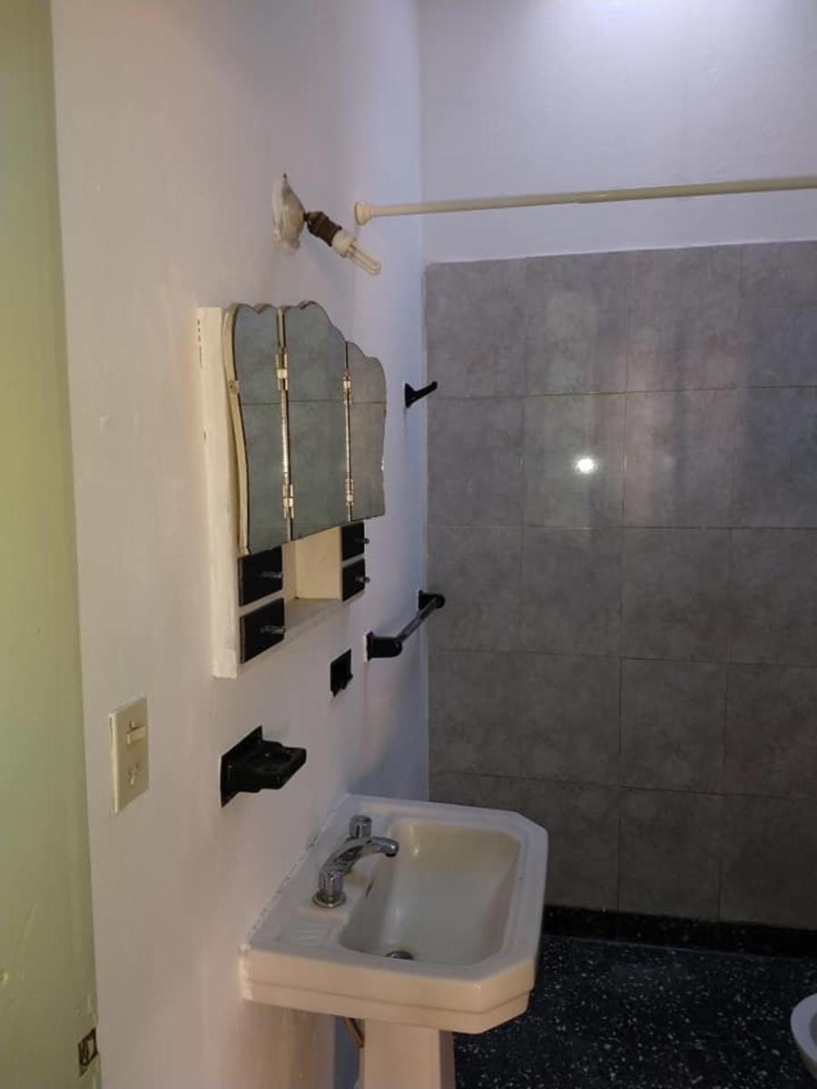 ALQUILER DISPONIBLE DE DEPTO AL FRENTE SOBRE AVENIDA SARRATEA — foto 4