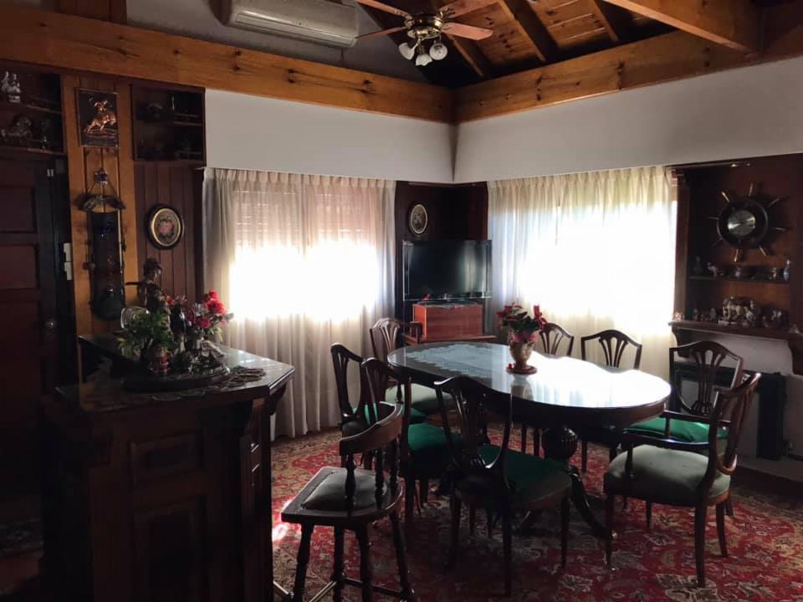 CASA EN MUY BUEN ESTADO SOBRE AVENIDA PRICIPAL. — foto 4