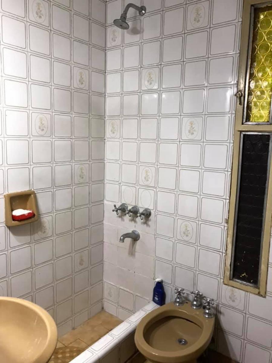 CASA EN MUY BUEN ESTADO SOBRE AVENIDA PRICIPAL. — foto 11