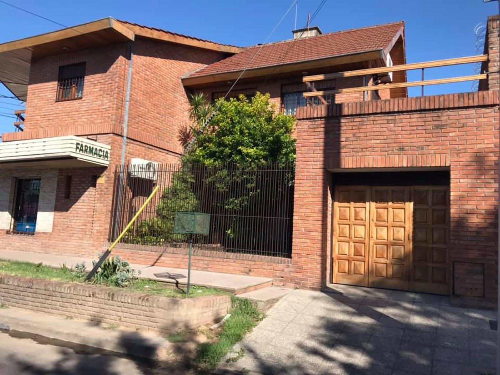 CASA EN MUY BUEN ESTADO SOBRE AVENIDA PRICIPAL. — foto 15