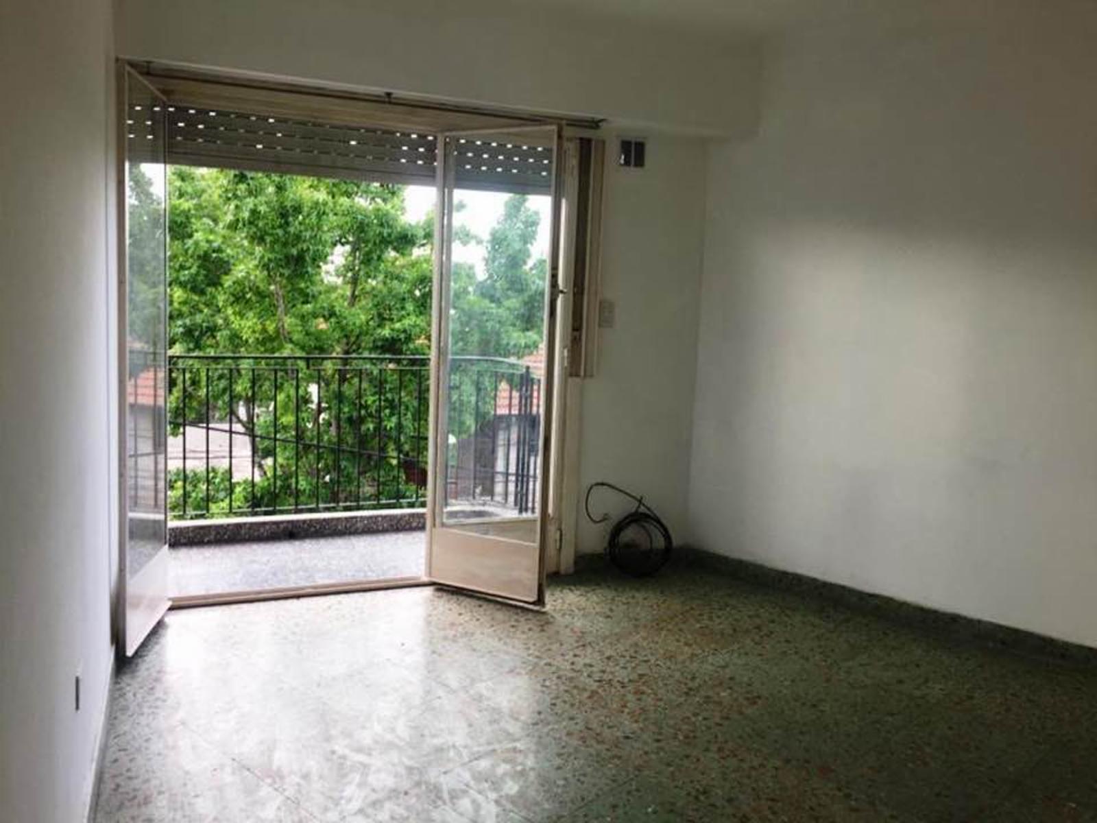 DEPARTAMENTO DE 3 AMBIENTES, EXCELENTE UBICACION. VILLA ADELINA — foto 8