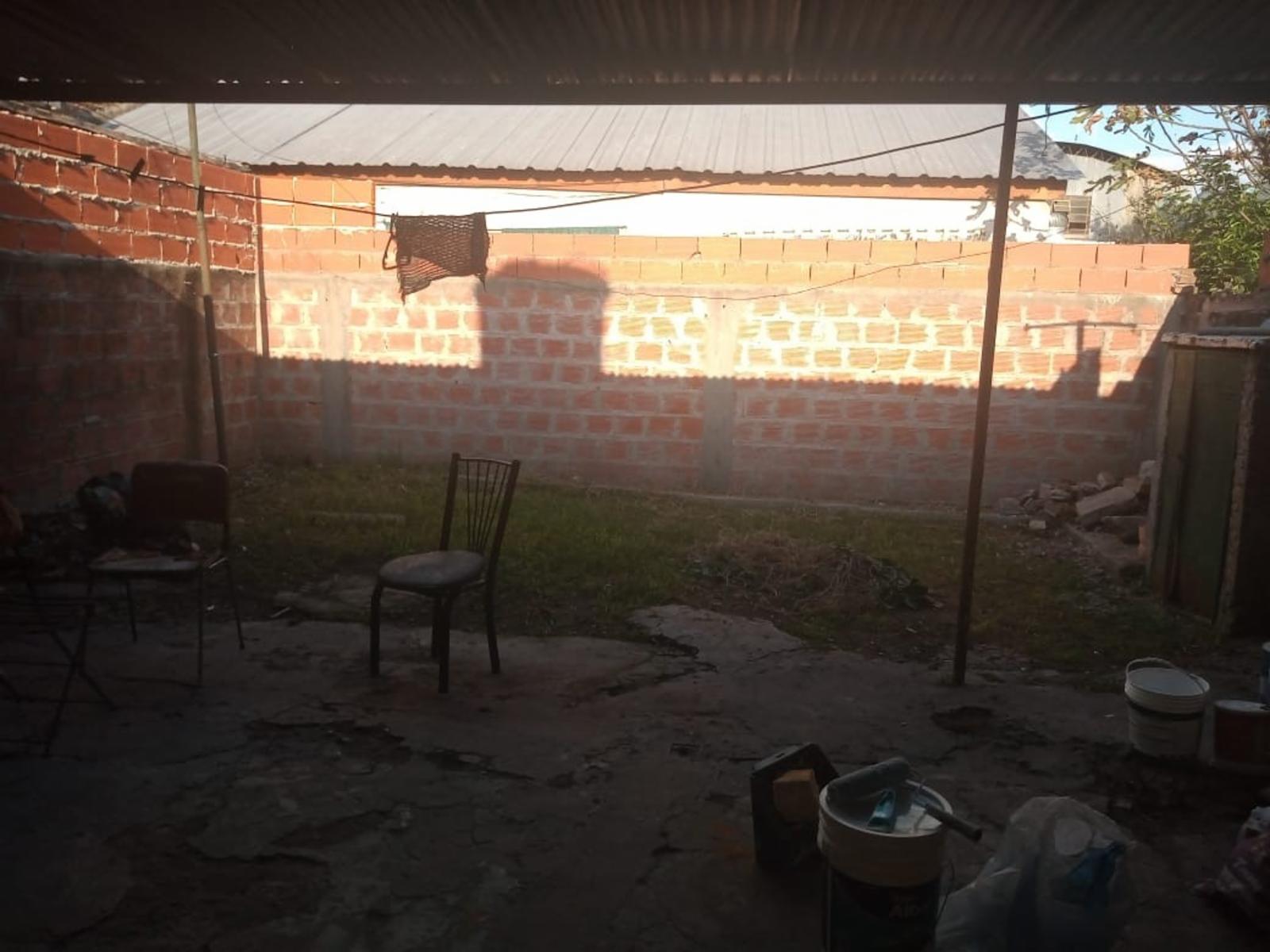 PH AL FRENTE CON DOS LOCALES Y DEPTO DE TRES AMBIENTES LA FONDO — foto 8