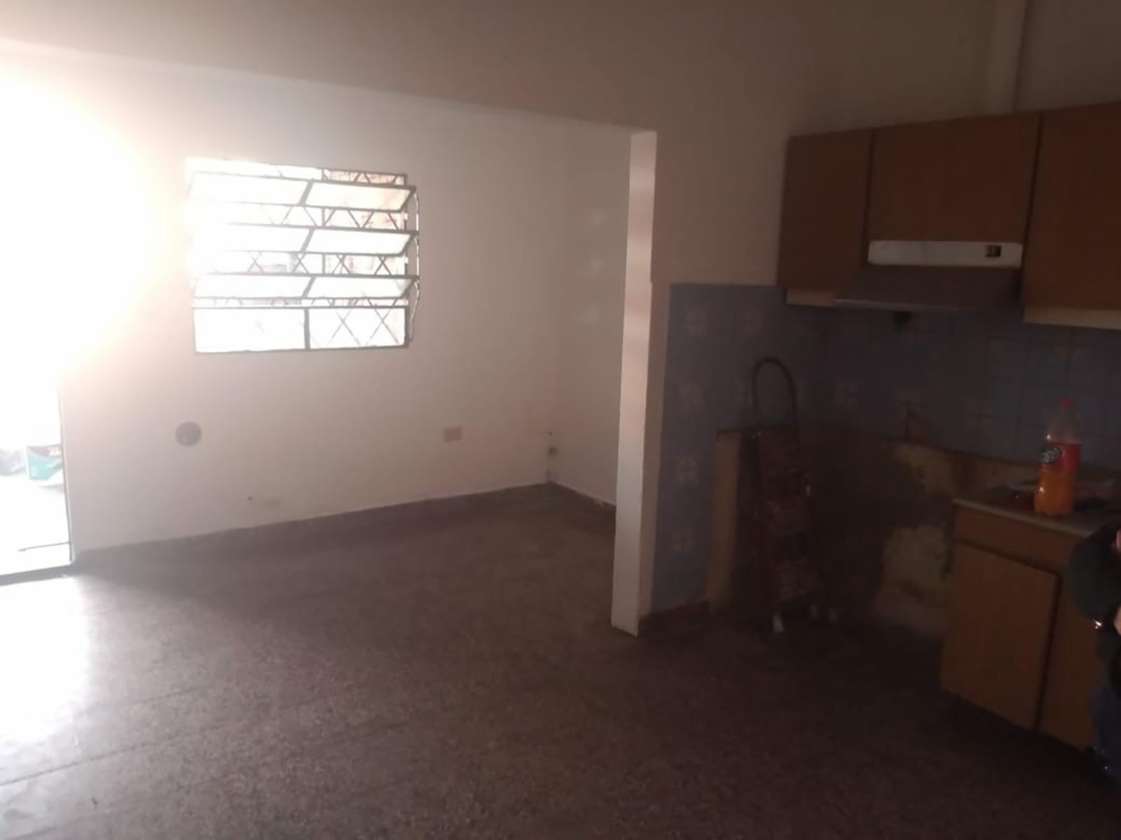 PH AL FRENTE CON DOS LOCALES Y DEPTO DE TRES AMBIENTES LA FONDO — foto 11