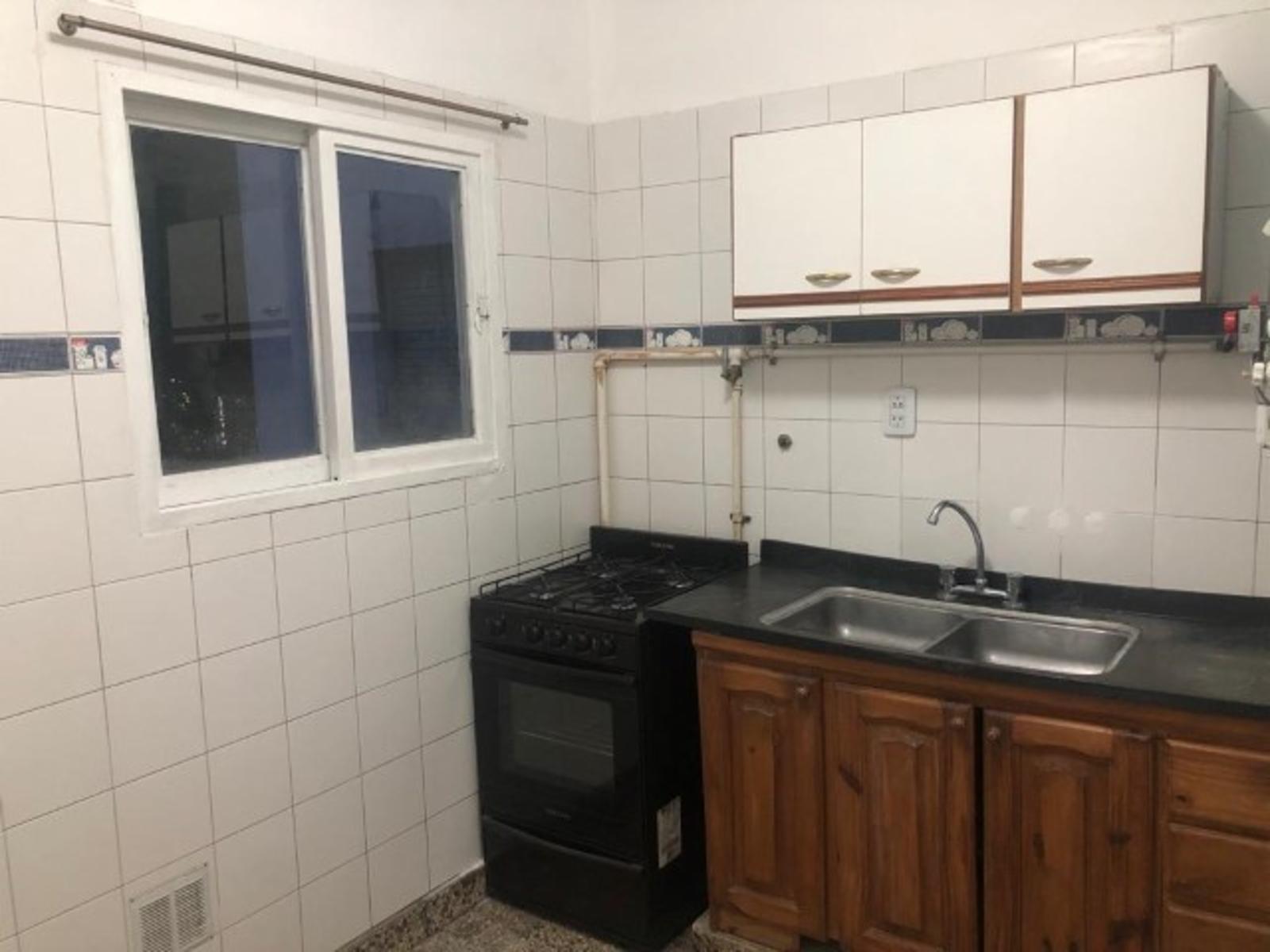 Se vende amplio departamento de 3 amb en 2do piso por escalera. excelente ubicacion en villa adelina. — foto 10