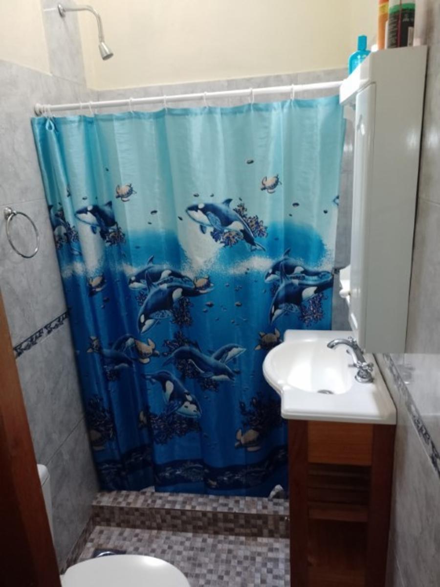 CASA CON 2 DORMITORIOS - COCINA - COMEDOR - BAÑO - JARDIN - LAVADERO -ENTRADA DE AUTO - PATIO - UN DEPARTAMENTO AL FONDO : 1 DORMOTORIO - COCINA COMEDOR - BAÑO - PATIO- DEPOSITO . — foto 13