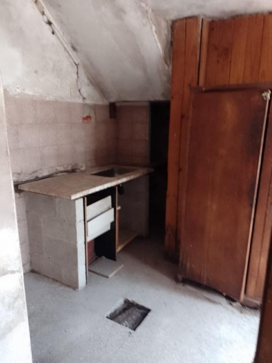 CASA CON DEPTO EN PLANTA ALTA A REFACCIONAR, A METROS DE AV SARRATEA, BUENA UBICACION. — foto 7