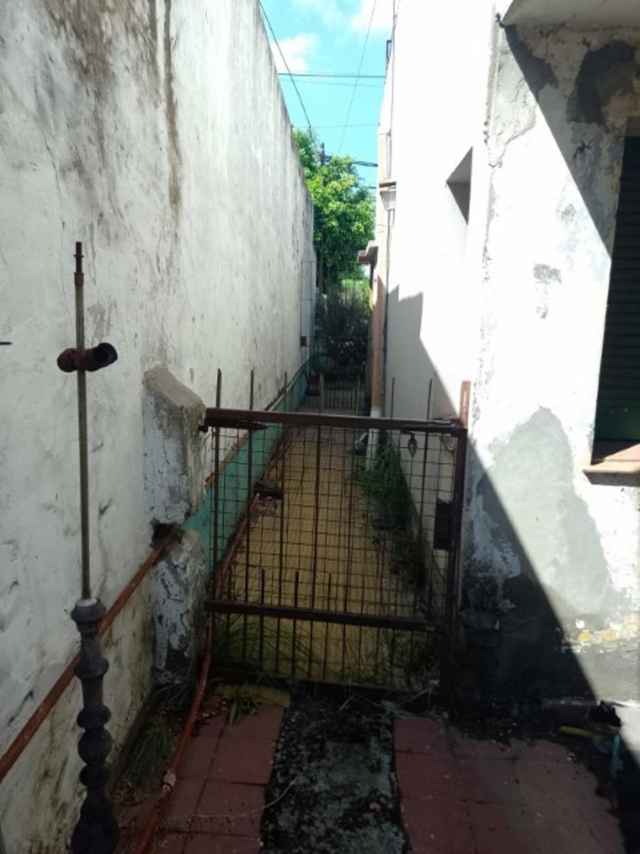 CASA CON DEPTO EN PLANTA ALTA A REFACCIONAR, A METROS DE AV SARRATEA, BUENA UBICACION. — foto 10