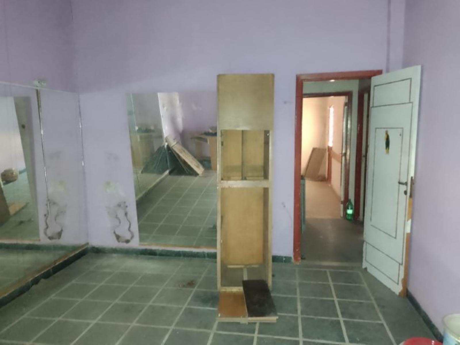 CASA CON DEPTO EN PLANTA ALTA A REFACCIONAR, A METROS DE AV SARRATEA, BUENA UBICACION. — foto 12