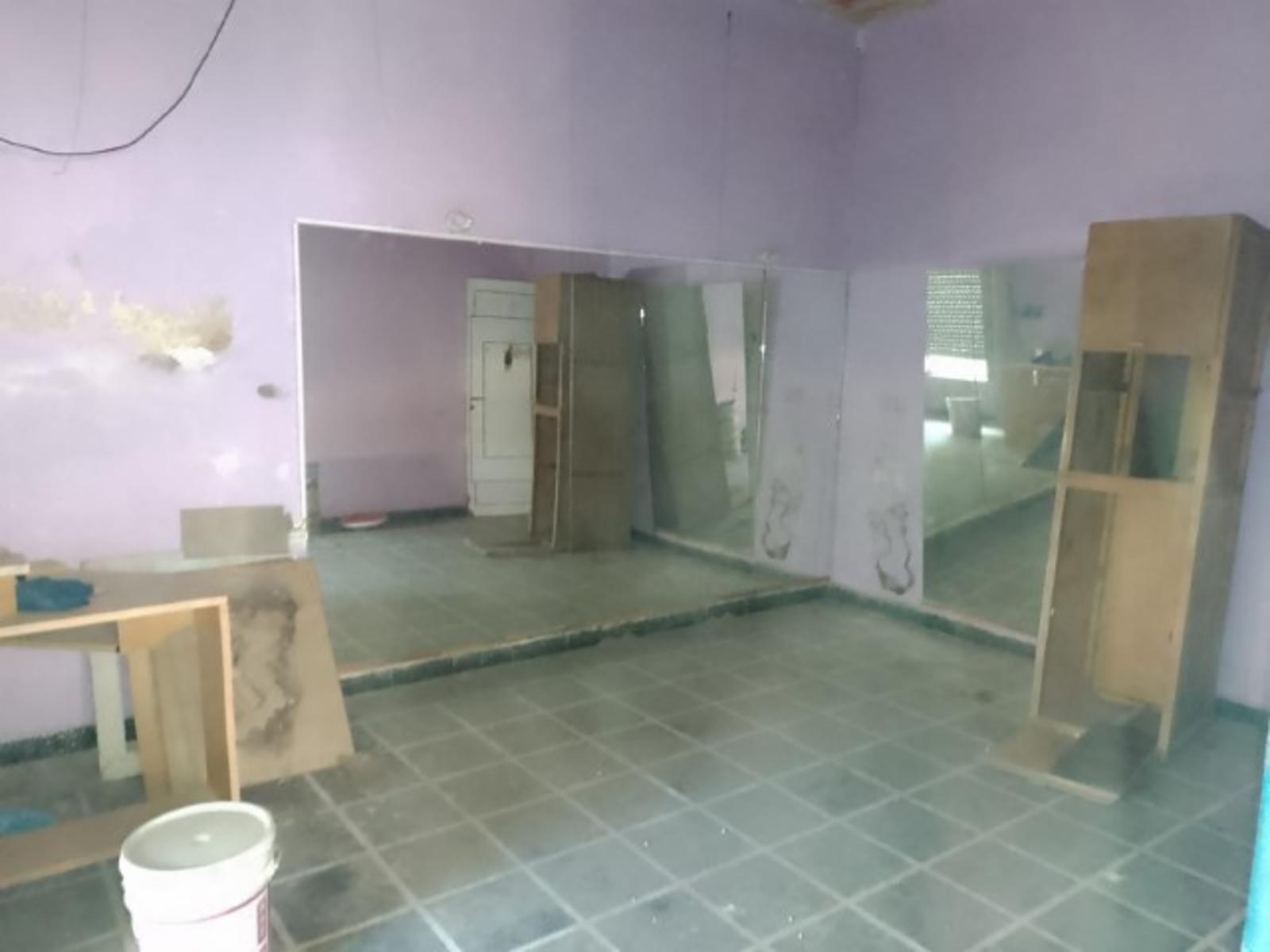 CASA CON DEPTO EN PLANTA ALTA A REFACCIONAR, A METROS DE AV SARRATEA, BUENA UBICACION. — foto 14