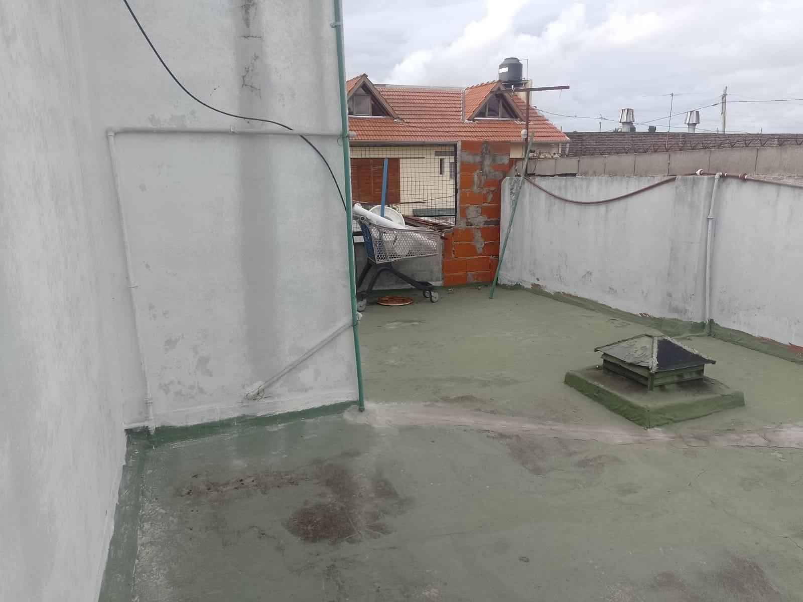 UNA CASA Y DOS DEPARTAMENTOS — foto 2